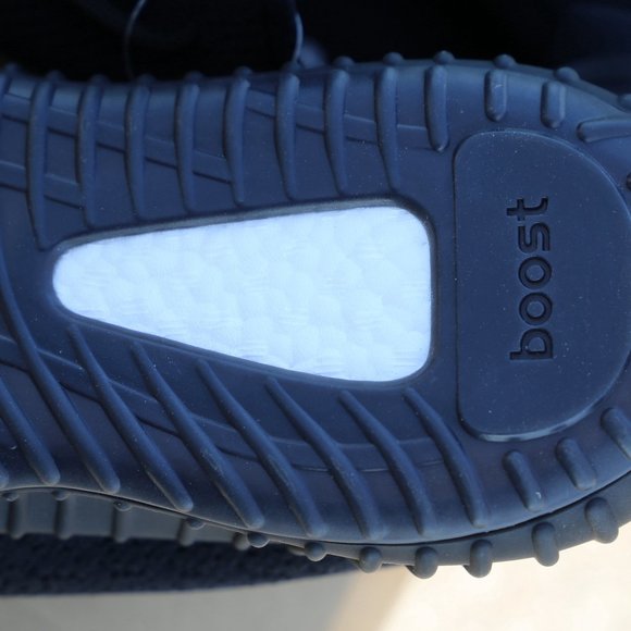Adidas Yeezy Boost 350 V2 Black Red -Bred CP9652